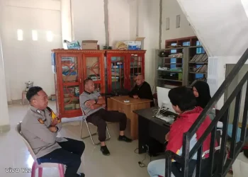 Sambang Kunjung di Desa Taulo, Polsek Alla Ajak Masyarakat Wujudkan Situasi Kamtibmas yang Kondusif